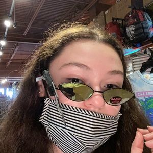 Meet your Posher, Meridith